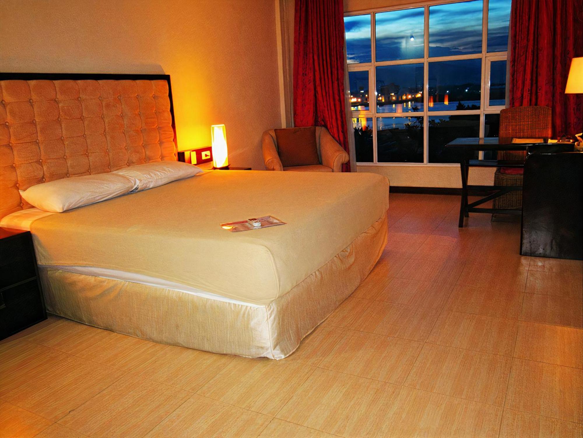 Cebu Dulcinea Hotel And Suites-Mactan Airport Hotel Lapu-Lapu City Dış mekan fotoğraf