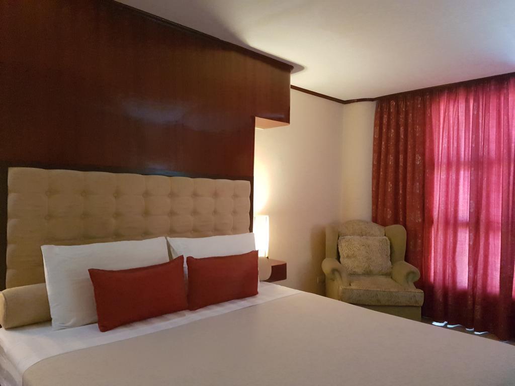 Cebu Dulcinea Hotel And Suites-Mactan Airport Hotel Lapu-Lapu City Dış mekan fotoğraf