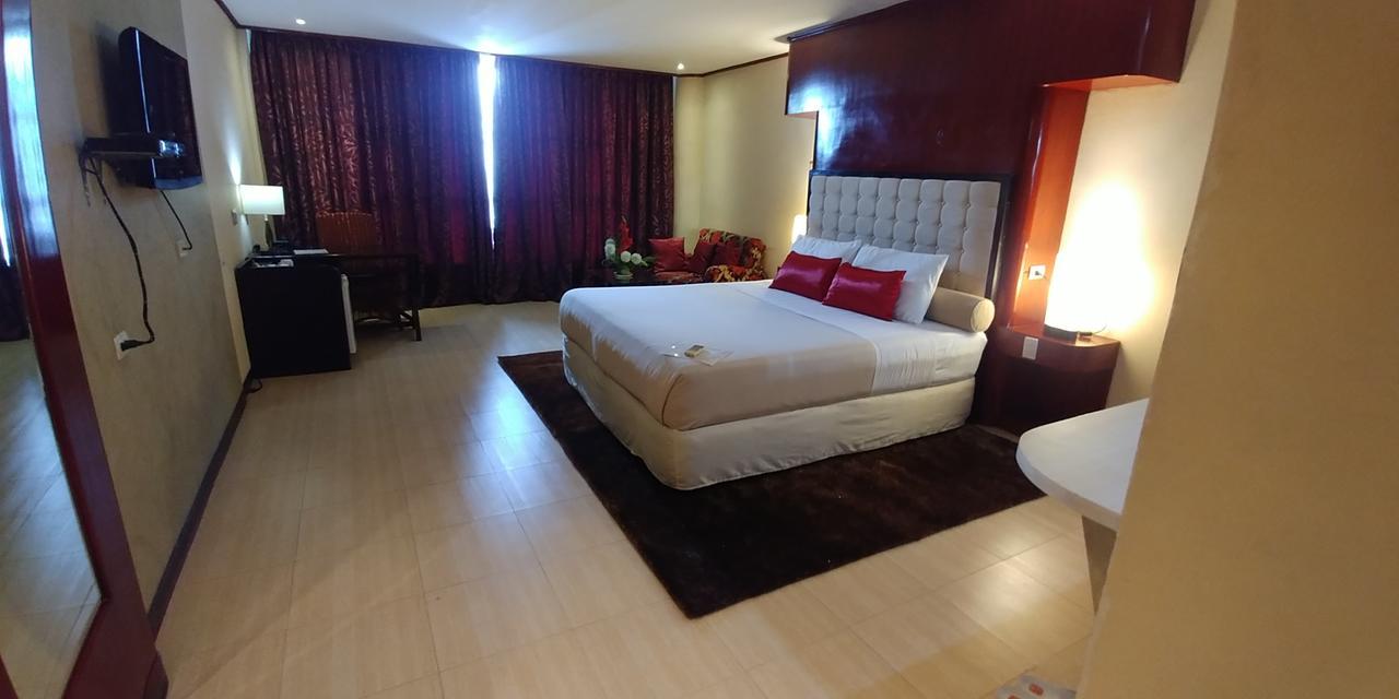 Cebu Dulcinea Hotel And Suites-Mactan Airport Hotel Lapu-Lapu City Dış mekan fotoğraf