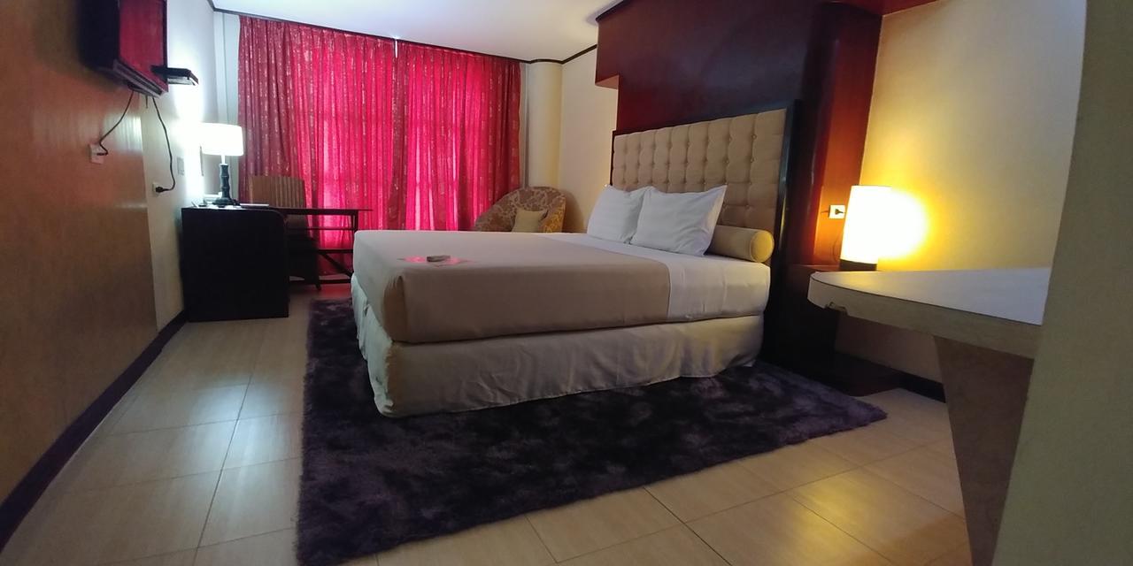 Cebu Dulcinea Hotel And Suites-Mactan Airport Hotel Lapu-Lapu City Dış mekan fotoğraf