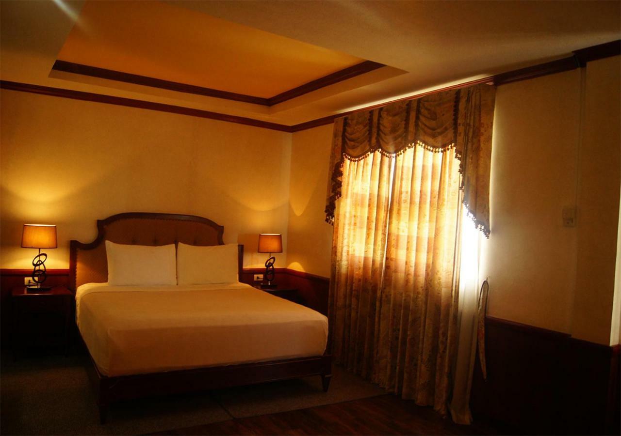 Cebu Dulcinea Hotel And Suites-Mactan Airport Hotel Lapu-Lapu City Dış mekan fotoğraf